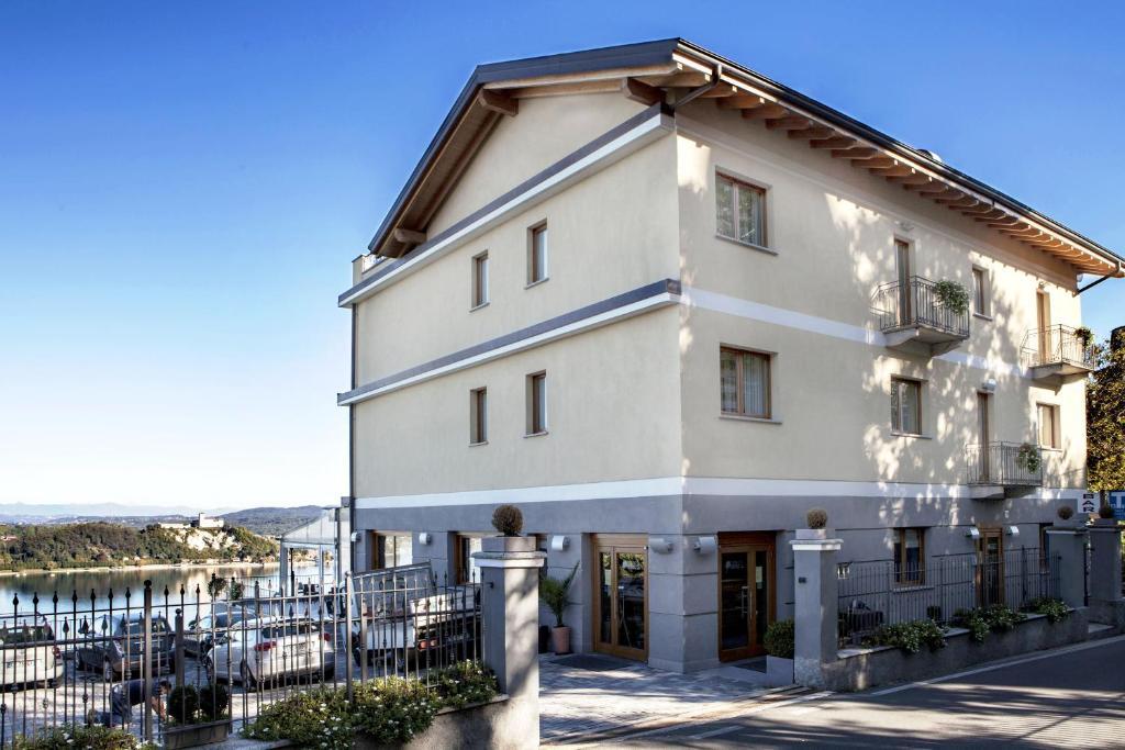 Hotel Ristorante San Carlo Arona Ngoại thất bức ảnh